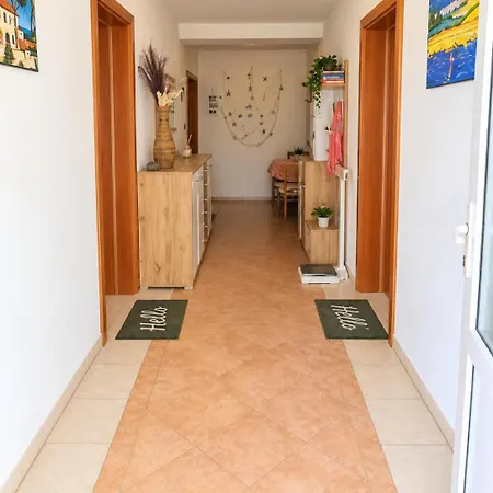 Mira Apartments Apartment
