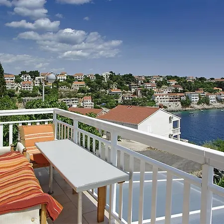 Mira Apartments *